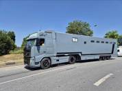 A vendre ensemble Semi remorque et tracteur . 10 chx 