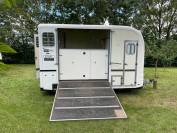 Van Equi Trek