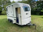Van Equi Trek