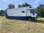 Camion 5 chevaux et tr&egrave;s grand homecar