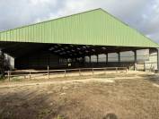 Exclusivit&eacute;, Ecurie 30 boxes, 2 man&egrave;ges, carri&egrave;re, 7 h