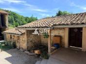 FERME RENOVEE EN PIERRE ET GITE -SECTEUR BEAUJOLAIS