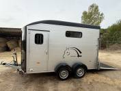 Van cheval libert&eacute; 2 places oblic avec sellerie 