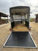 Van cheval libert&eacute; 2 places oblic avec sellerie 