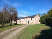 Maison d'habitation avec d&eacute;pendances sur 17 hectares - Proche T