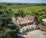 Chartreuse du 18&egrave;me et exploitation avicole sur 107ha en vall&eacute;