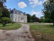 Château et ses 2 logements sur 30ha clos de murs