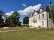 Château et ses 2 logements sur 30ha clos de murs