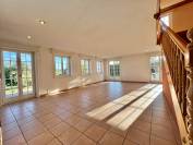 Magnifique ferme avec 3 boxes et paddock