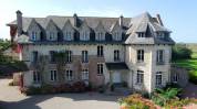 MAGNIFIQUE CHÂTEAU DE BORD DE MER, AVEC SES DÉPENDANCES, SUR 1