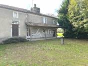 Jolie maison à rafraichir avec grange sur 3ha en bordure du Lot