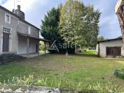 Jolie maison à rafraichir avec grange sur 3ha en bordure du Lot