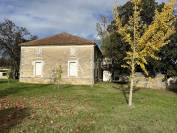 Jolie maison à rafraichir avec grange sur 3ha en bordure du Lot