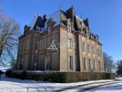 Château et infrastructures équestres sur 32 hectares (11 hecta