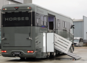 Zware paardenvrachtwagen (groot rijbewijs) Krismar MERCEDES ACTROS XL CABINE  2024 Nieuw