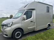 Horse trailer Renault Master 2 Stalls 2020 Used