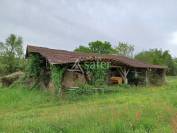 ANCIENNE FERME EN RUINE AVEC 14 HA DE FONCIER