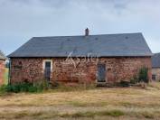 Propriété à rénover sur 60ha avec étang, proche Terrasson