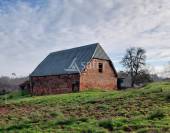 Propriété à rénover sur 60ha avec étang, proche Terrasson