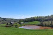 Propriété à rénover sur 60ha avec étang, proche Terrasson