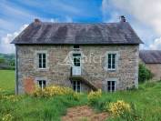 Aux confins de la Creuse et du Puy-de-Dôme, propriété bâtie