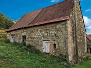 Aux confins de la Creuse et du Puy-de-Dôme, propriété bâtie