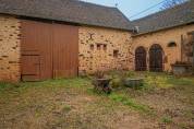 Corps de ferme avec terrain et box