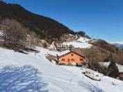 Ferme sur les hauteurs de Mo&ucirc;tiers