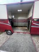 Camion VL chevaux, Renault Master 5 places assises. 