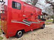 Camion VL chevaux, Renault Master 5 places assises. 