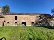 En Corrèze, à l'écart du voisinage, à rénover ensemble de b