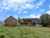 En Corrèze, à l'écart du voisinage, à rénover ensemble de b