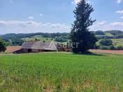 En Corrèze, à l'écart du voisinage, à rénover ensemble de b