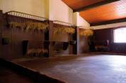 Scuderie e area recintata equestre con villa e piscina