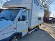 Furgoni trasporto cavalli da corsa