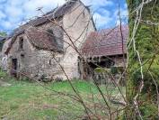 Au sud de la Corrèze, proche du Lot, ensemble bâti avec 22ha70