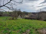 Au sud de la Corrèze, proche du Lot, ensemble bâti avec 22ha70