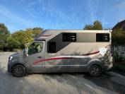 Camion 2 chevaux renault master DCI 165 CV