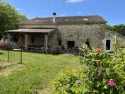 1 maison , 2 dépendances sur 4,5 hectares label bio