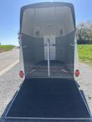 Van HUMBAUR 2 chevaux 