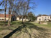 Très jolie propriété en pierre touristique et agricole