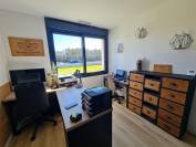 Maison entièrement rénovée avec enclos et box chevaux