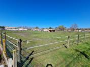 Maison entièrement rénovée avec enclos et box chevaux