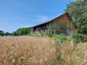 Enclos bâti avec environ 11ha10 de foncier bien groupé