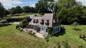 DOMAINE NORMAND COMPOSÉ DE TROIS MAISONS SUR UN PARC ARBORÉ DE