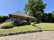 DOMAINE NORMAND COMPOSÉ DE TROIS MAISONS SUR UN PARC ARBORÉ DE