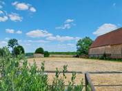 PETITE FERME CLOSE sur 1.5ha avec installations