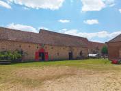 PETITE FERME CLOSE sur 1.5ha avec installations