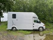A vendre camionnette transport chevaux 