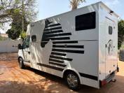 Furgoneta para caballos Opel Movano 2010 De segunda mano